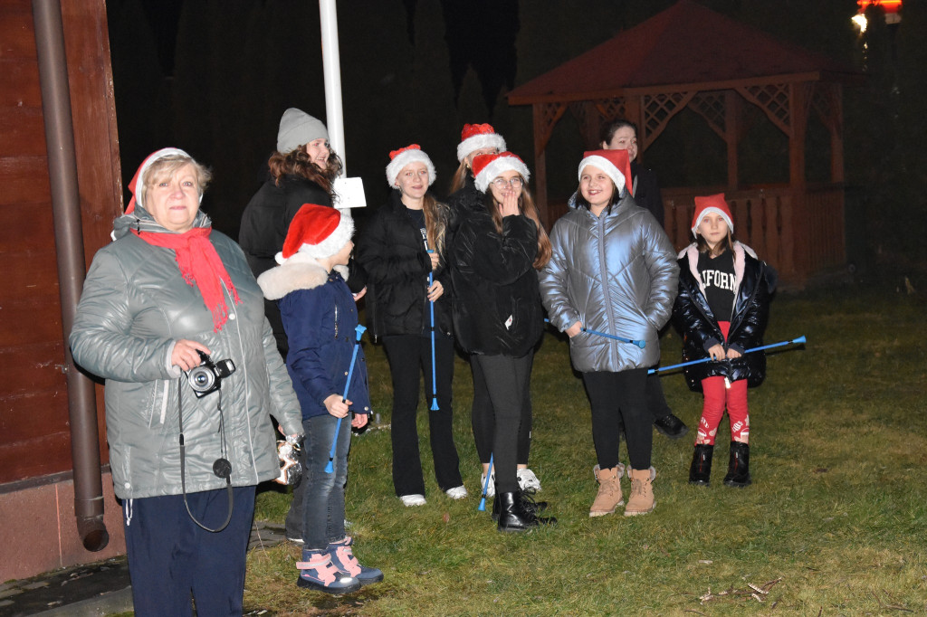 Uroczyste rozświetlenie choinki w Białej
