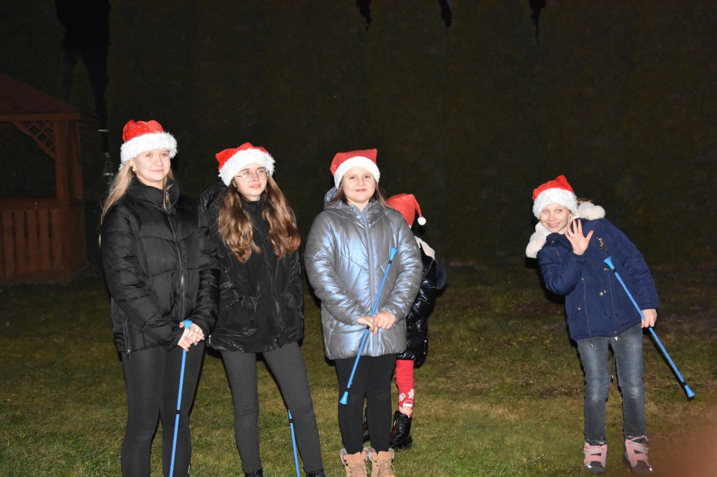 Uroczyste rozświetlenie choinki w Białej