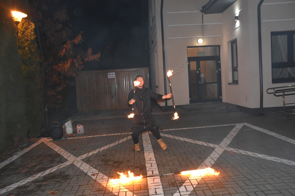 Uroczyste rozświetlenie choinki w Białej