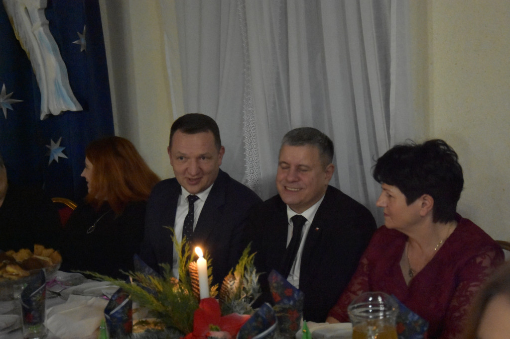 Spotkanie wigilijne dla osób starszych w Paszkach