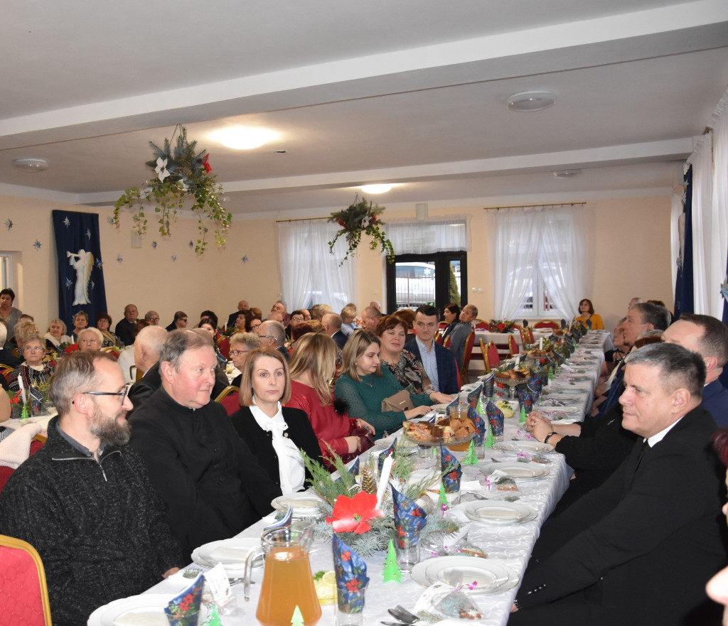 Spotkanie wigilijne dla osób starszych w Paszkach