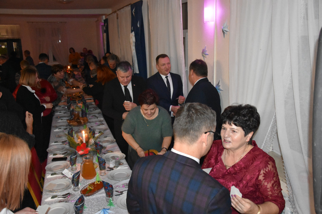 Spotkanie wigilijne dla osób starszych w Paszkach