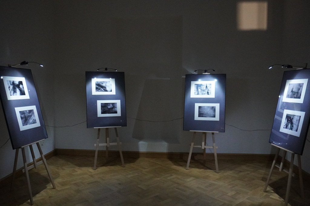 Wystawa fotografii Adama Osaka >>Między światami<<