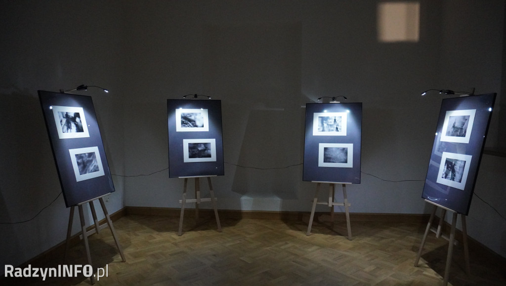 Wystawa fotografii Adama Osaka >>Między światami<<