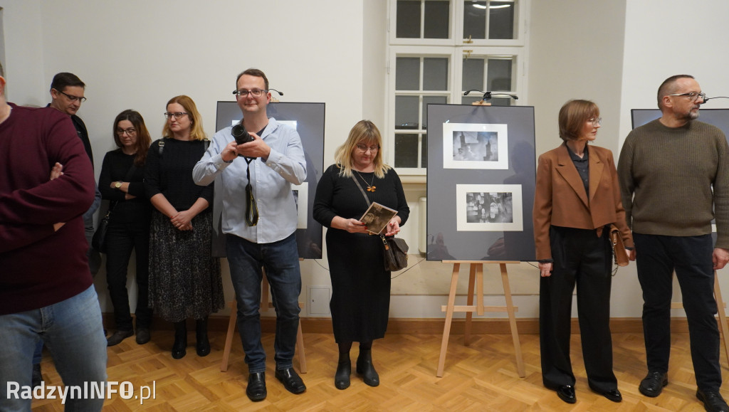 Wystawa fotografii Adama Osaka >>Między światami<<