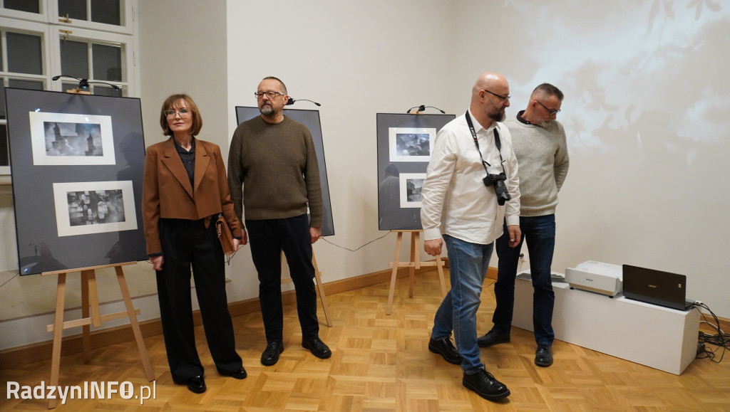 Wystawa fotografii Adama Osaka >>Między światami<<