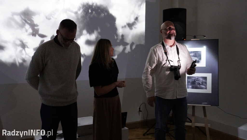 Wystawa fotografii Adama Osaka >>Między światami<<