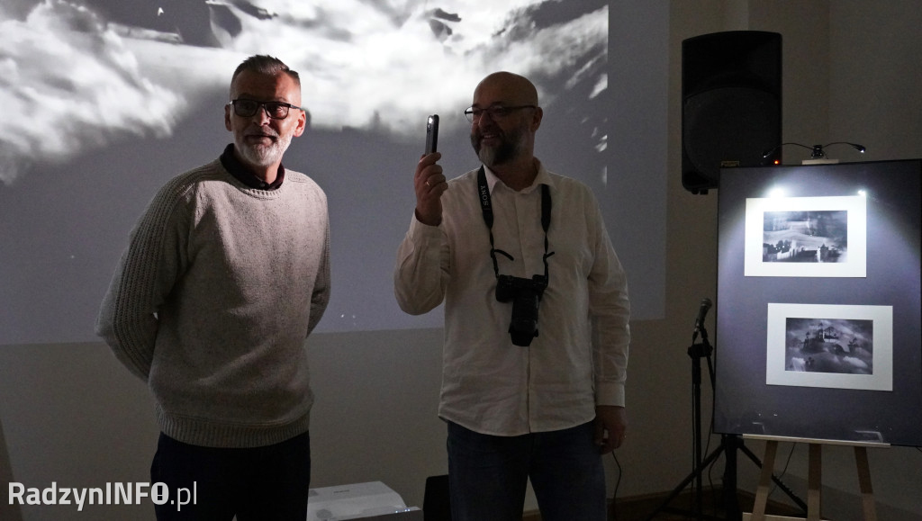 Wystawa fotografii Adama Osaka >>Między światami<<