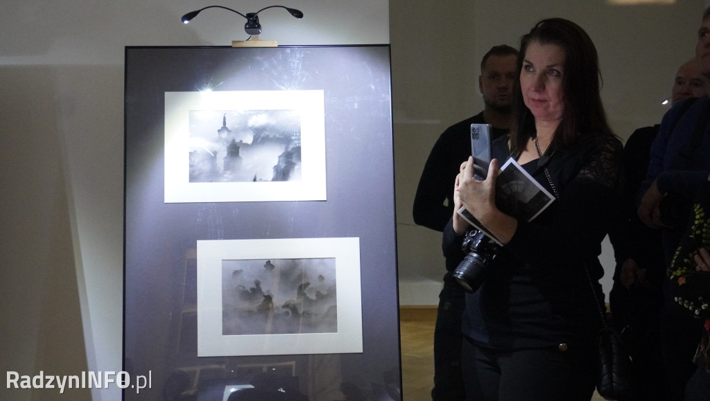 Wystawa fotografii Adama Osaka >>Między światami<<