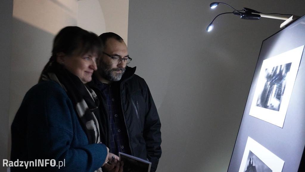 Wystawa fotografii Adama Osaka >>Między światami<<