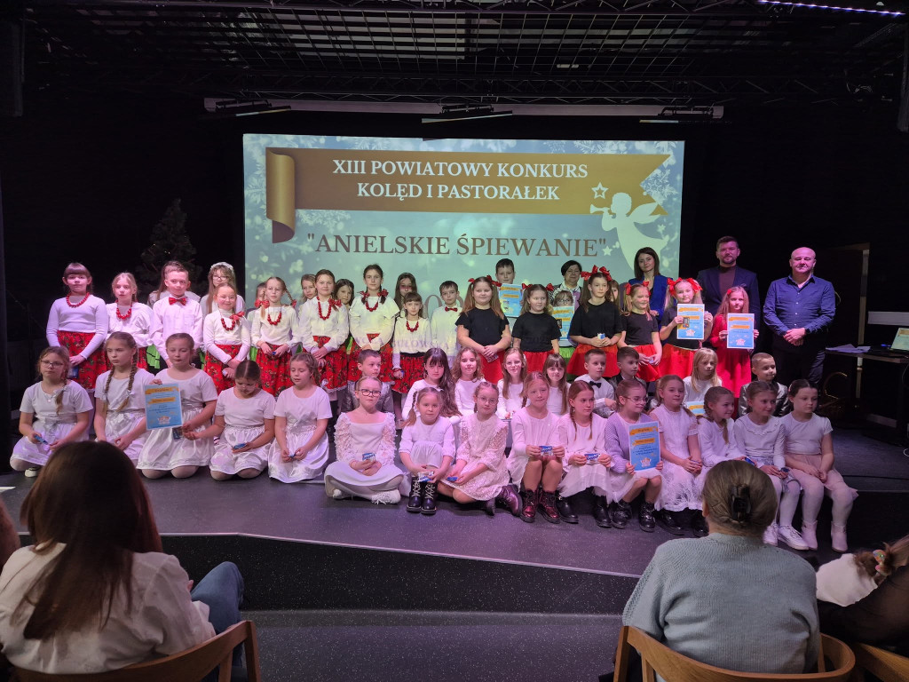 Rodzeństwo Ściochów na konkursie w Woli Gułowskiej