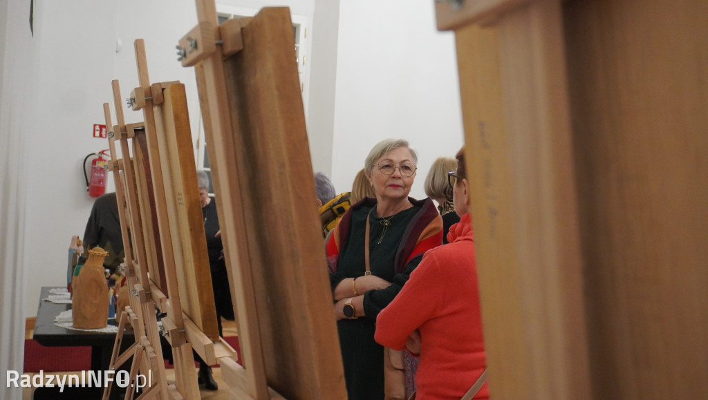 Wystawa rzeźb Mariana Ścisła w pałacu Potockich
