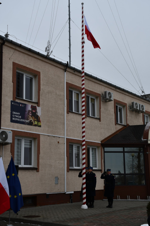 Przekazanie nowego sprzętu strażakom