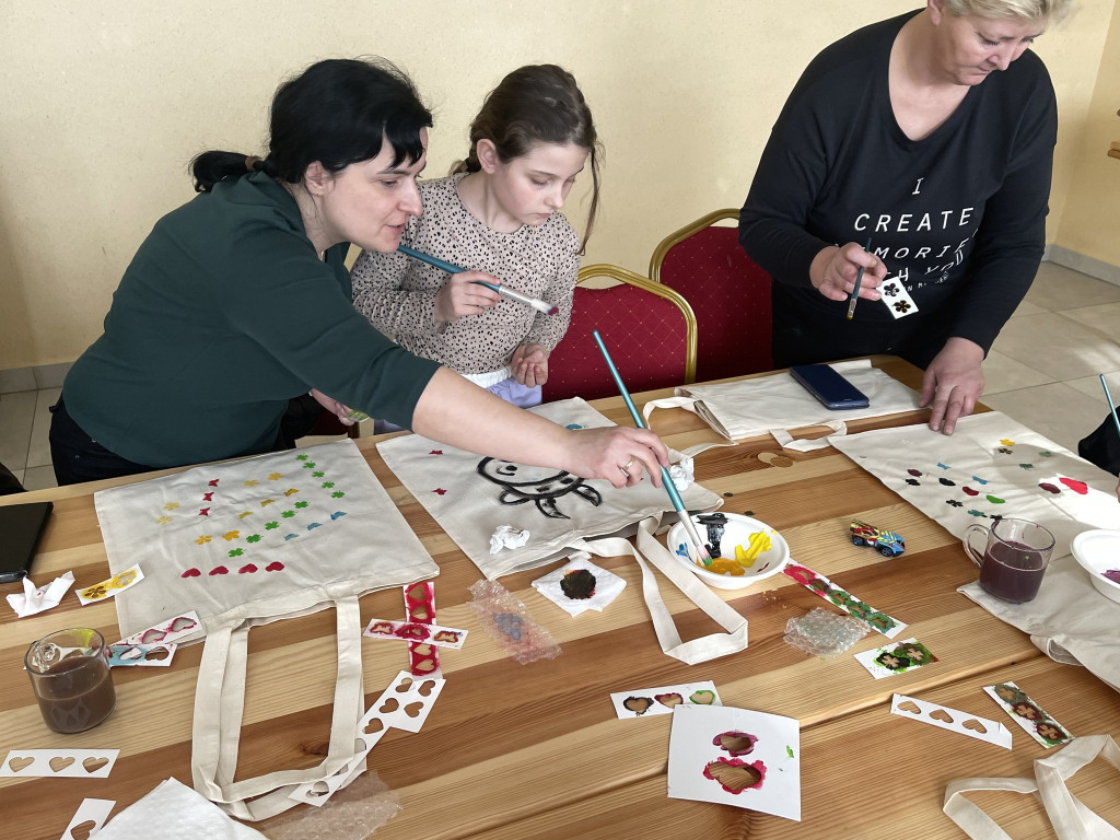 Warsztaty plastyczne GOKiS-u w Jaskach i Maryninie