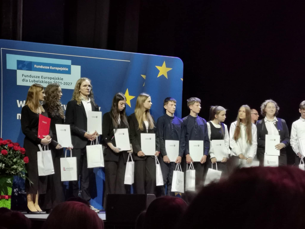 11 uczniów I LO stypendystami marszałka