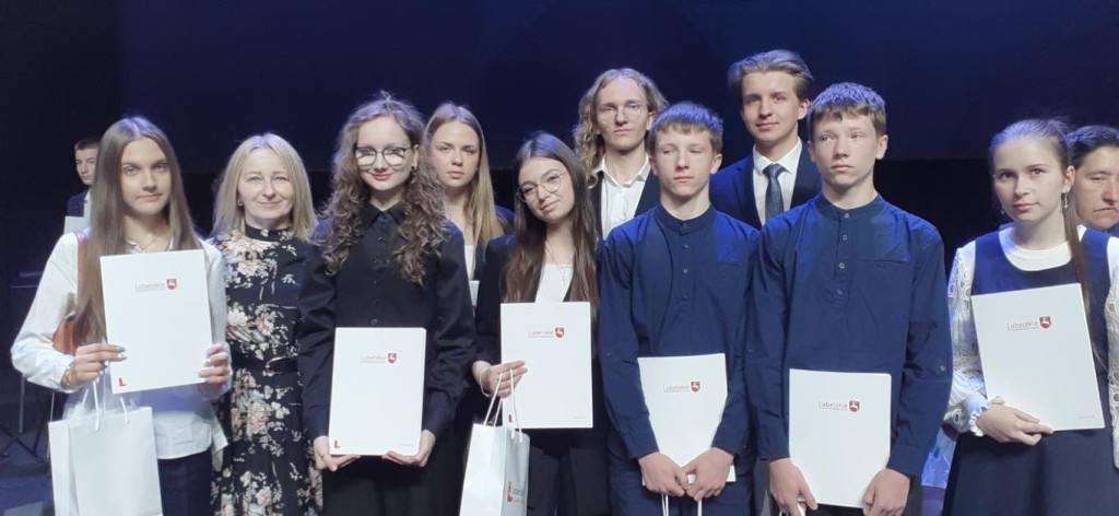 11 uczniów I LO stypendystami marszałka