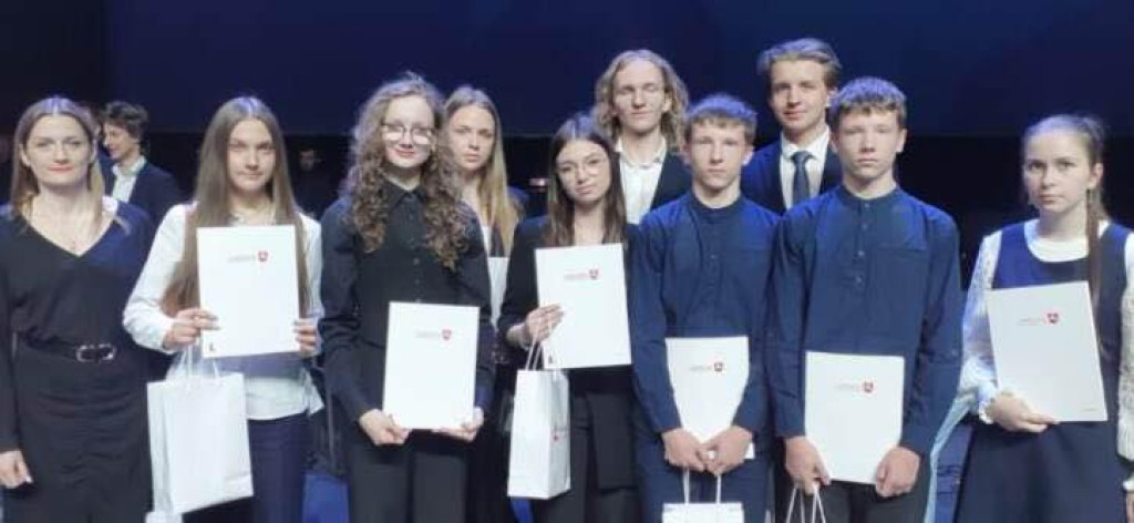 11 uczniów I LO stypendystami marszałka