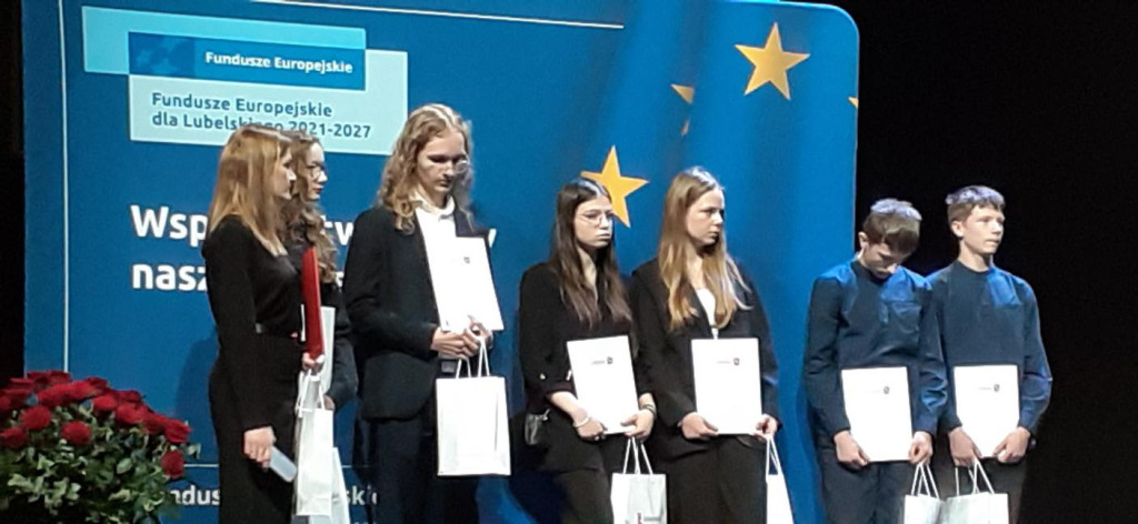 11 uczniów I LO stypendystami marszałka