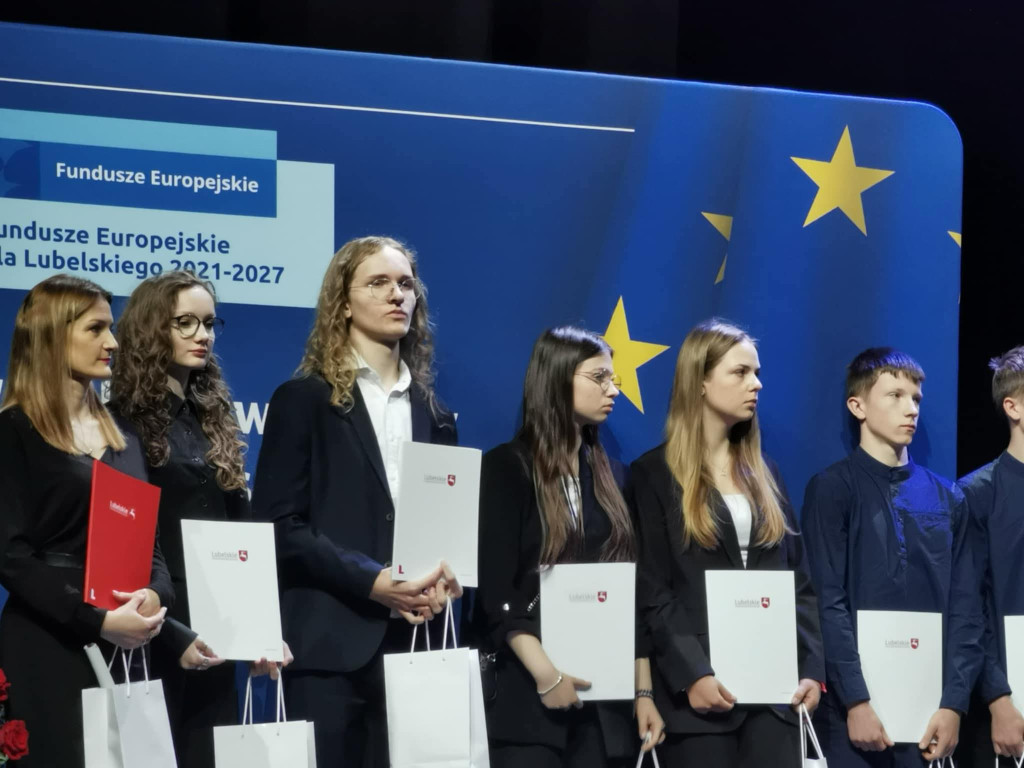 11 uczniów I LO stypendystami marszałka