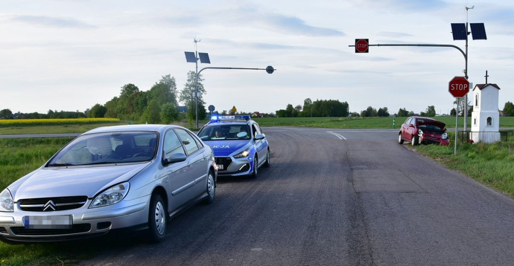 Wypadek na drodze krajowej w Bezwoli