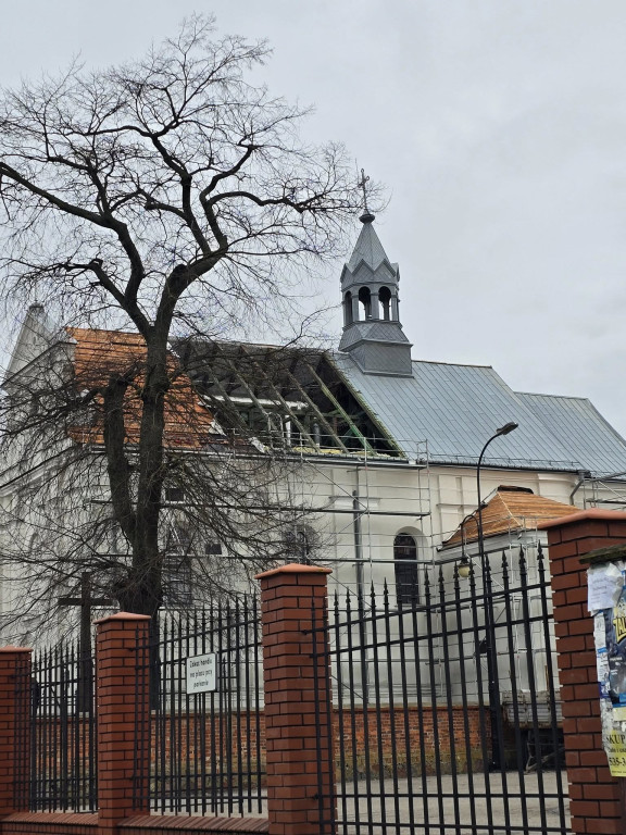 Nowy dach kościoła w Ulanie-Majoracie
