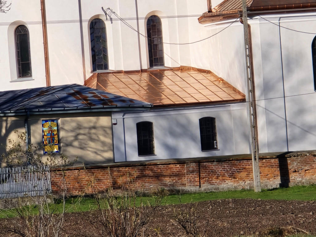 Nowy dach kościoła w Ulanie-Majoracie
