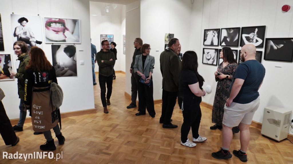 Wystawa fotografii >>7 grzechów głównych<<