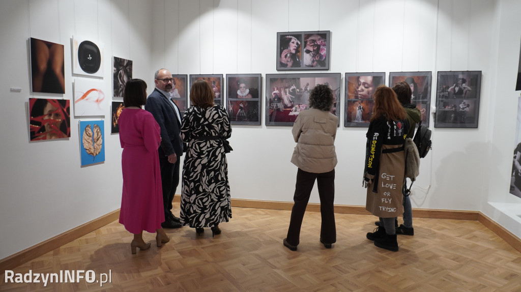 Wystawa fotografii >>7 grzechów głównych<<