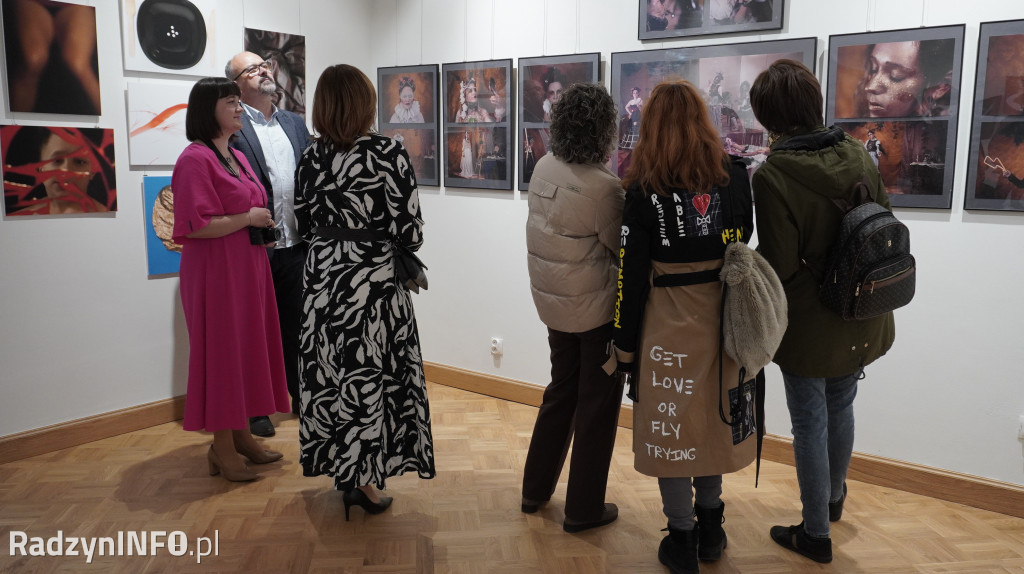 Wystawa fotografii >>7 grzechów głównych<<