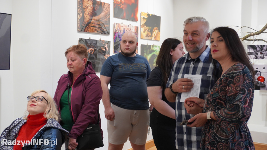 Wystawa fotografii >>7 grzechów głównych<<