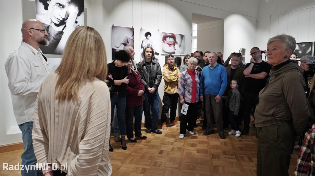 Wystawa fotografii >>7 grzechów głównych<<