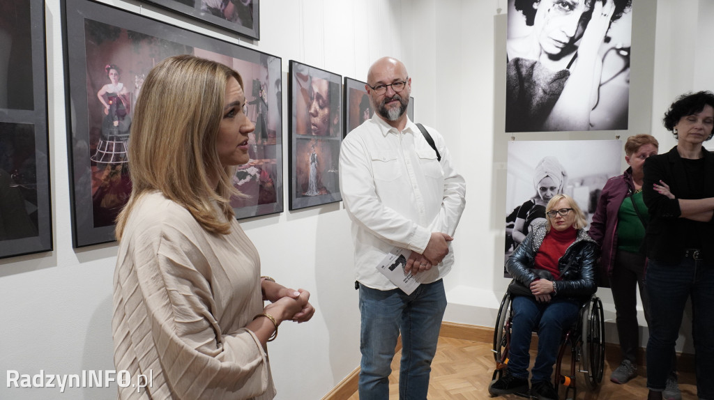 Wystawa fotografii >>7 grzechów głównych<<