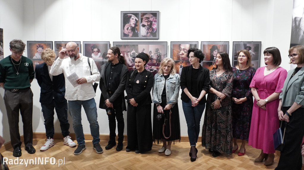 Wystawa fotografii >>7 grzechów głównych<<