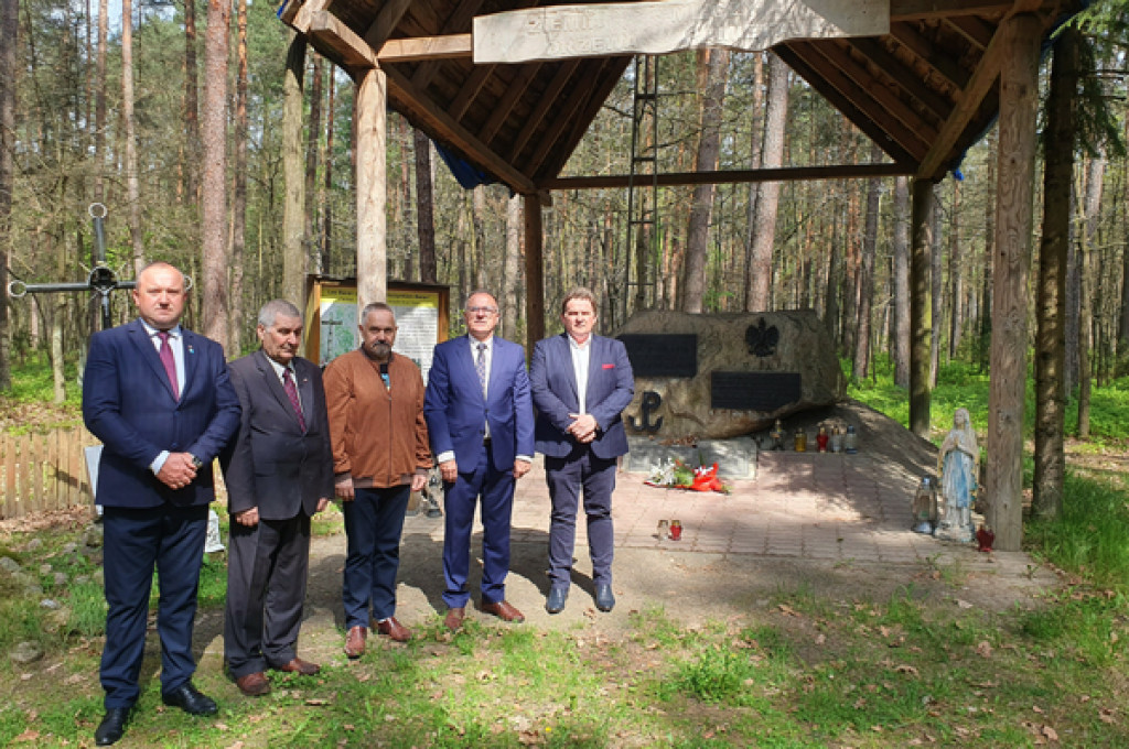 Uczczenie 3 maja przez działaczy RaSIL i radnych