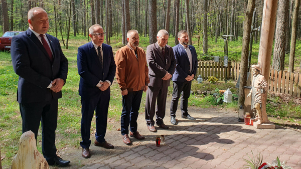 Uczczenie 3 maja przez działaczy RaSIL i radnych