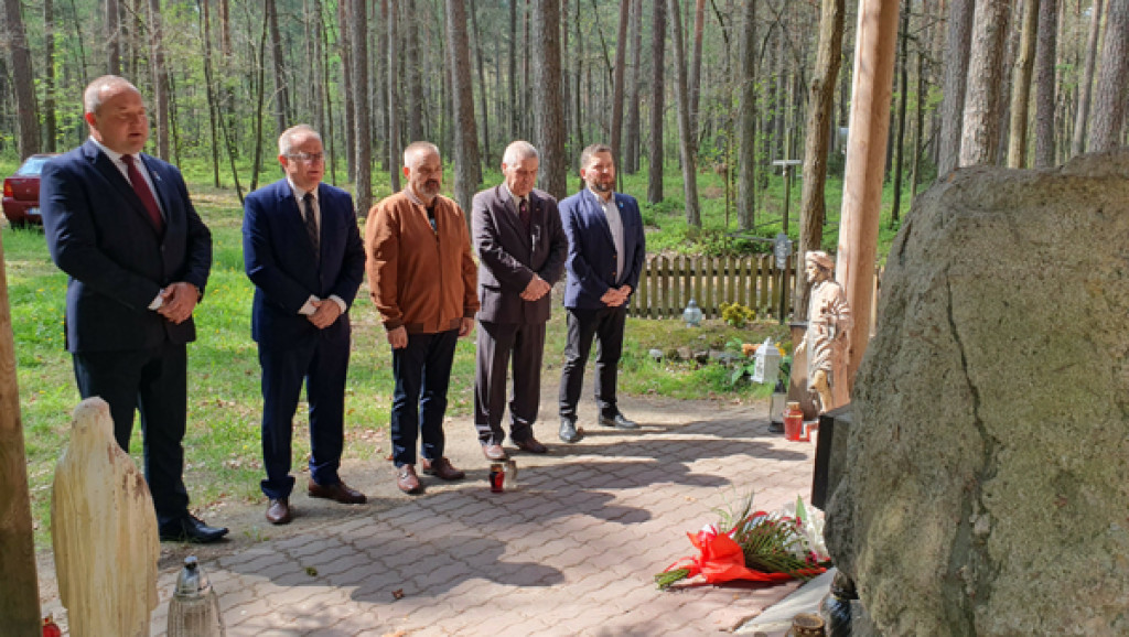 Uczczenie 3 maja przez działaczy RaSIL i radnych