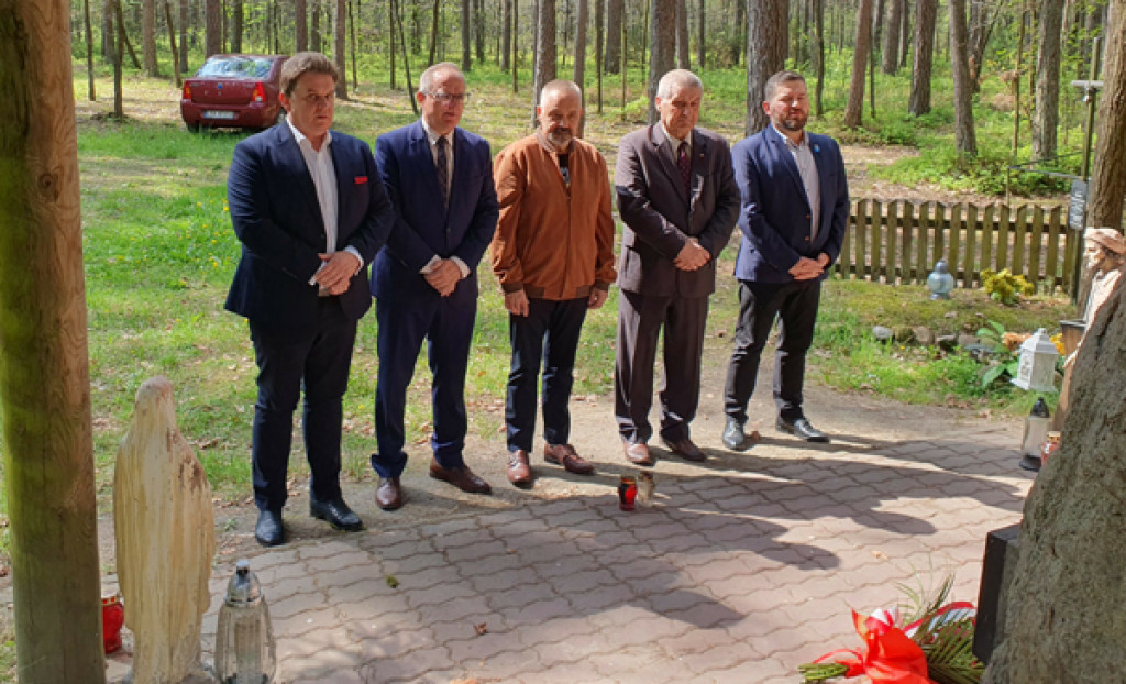 Uczczenie 3 maja przez działaczy RaSIL i radnych