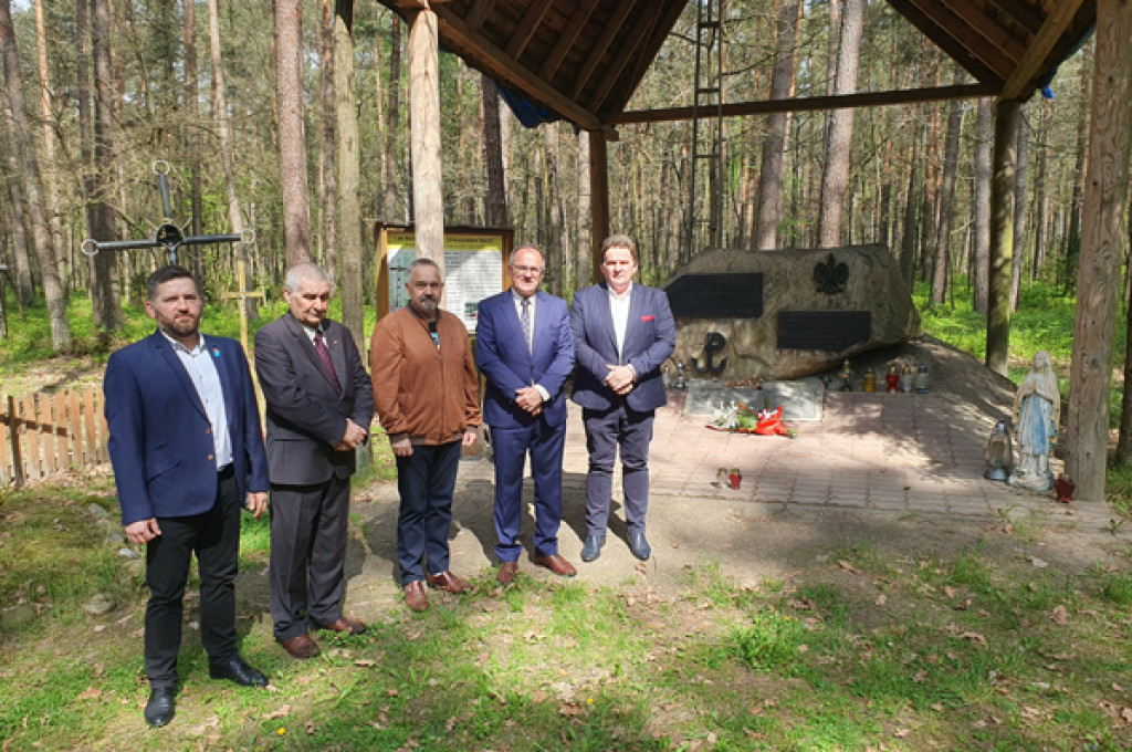 Uczczenie 3 maja przez działaczy RaSIL i radnych