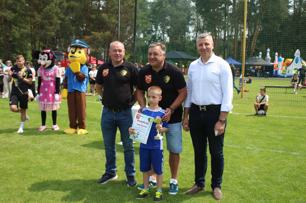 Gminny Dzień Dziecka z Piłką Nożną w Komarówce