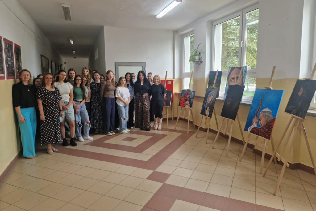 Wystawa prac Weroniki Pietruszki w I LO