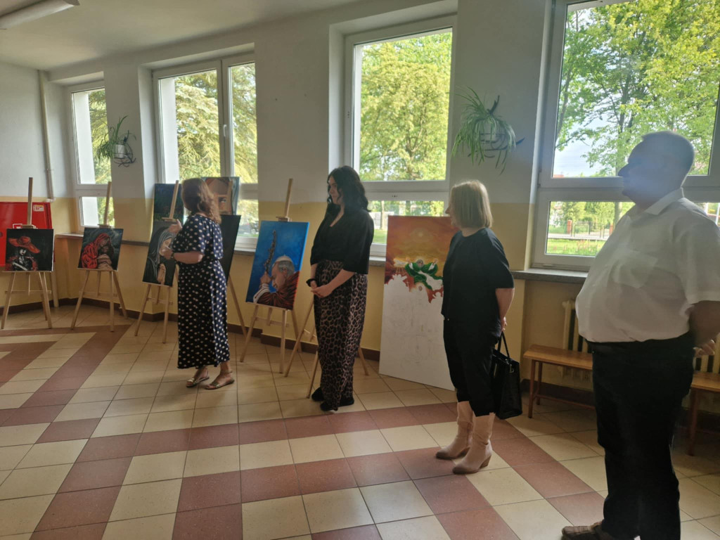 Wystawa prac Weroniki Pietruszki w I LO