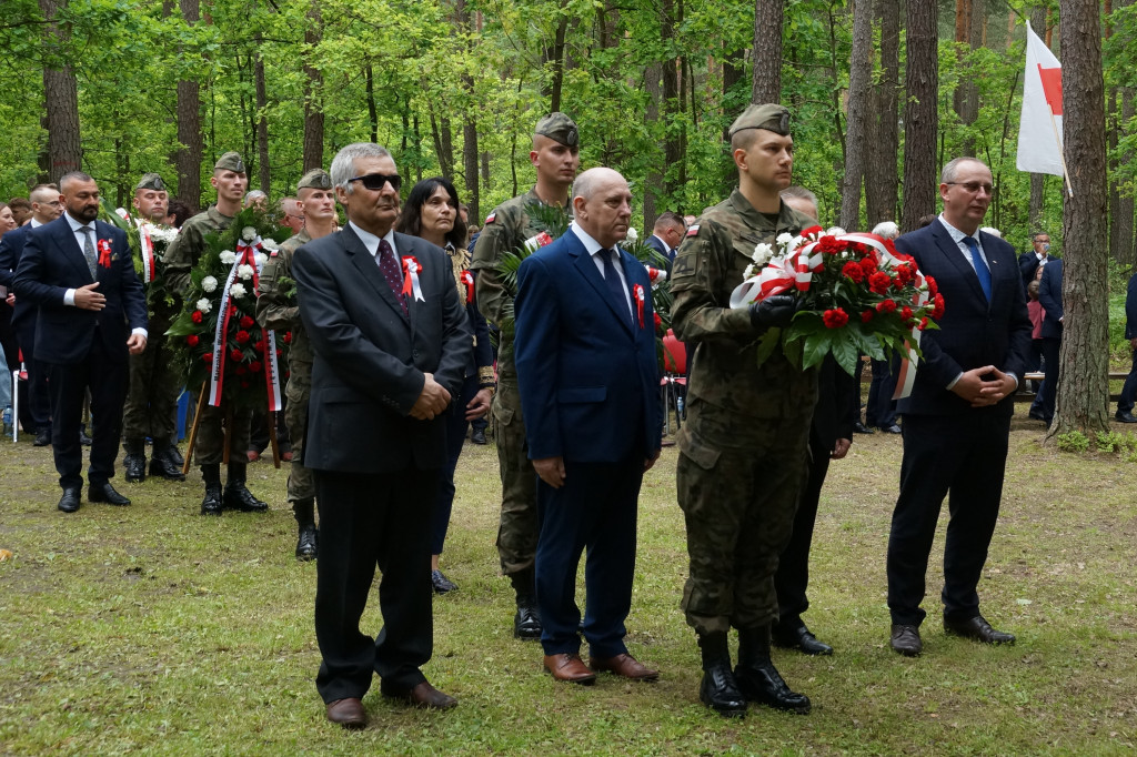 Uroczystość patriotyczna w lesie Baran