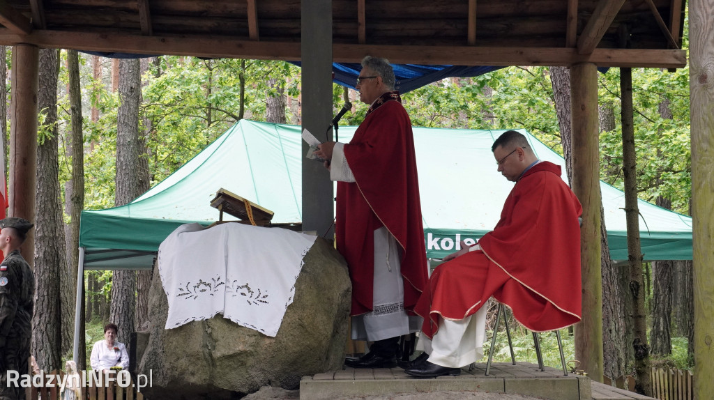 Uroczystość patriotyczna w lesie Baran