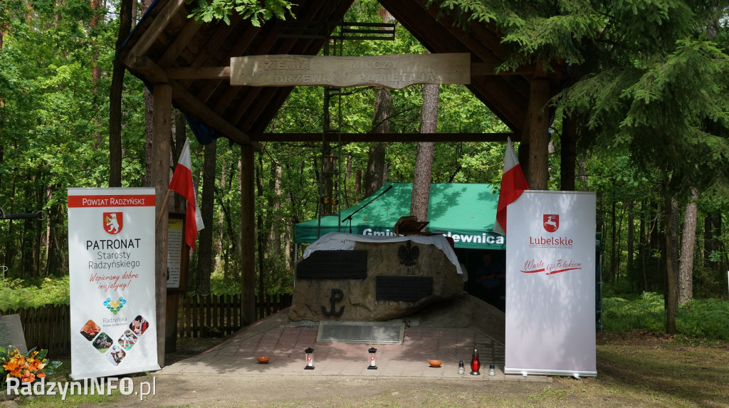Uroczystość patriotyczna w lesie Baran
