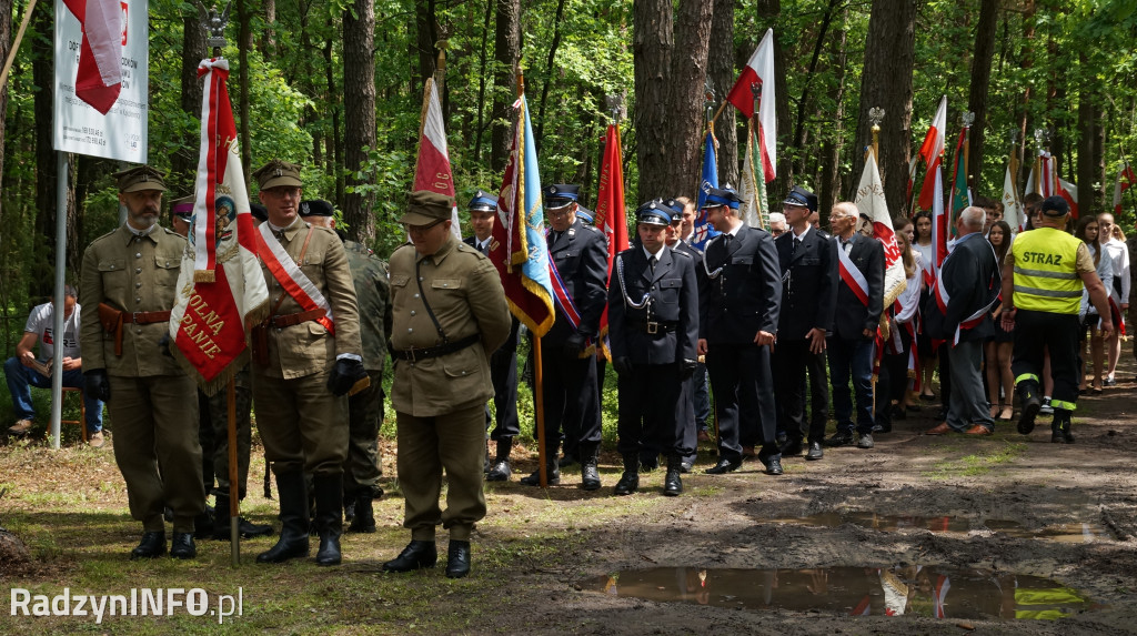 Uroczystość patriotyczna w lesie Baran
