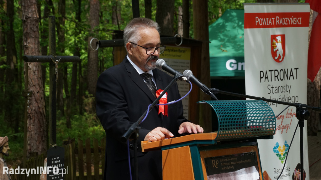 Uroczystość patriotyczna w lesie Baran