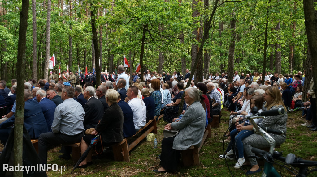 Uroczystość patriotyczna w lesie Baran