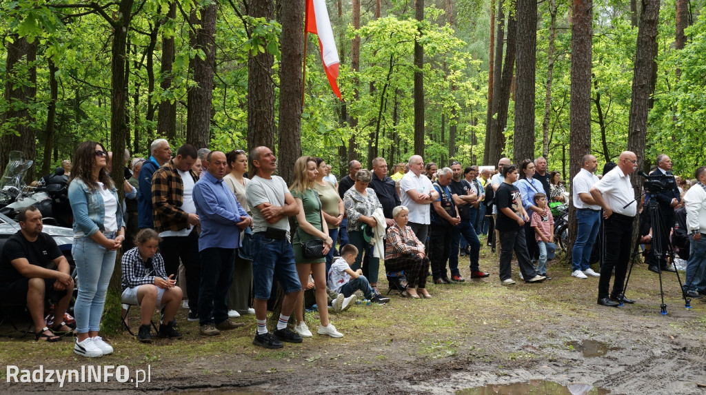 Uroczystość patriotyczna w lesie Baran