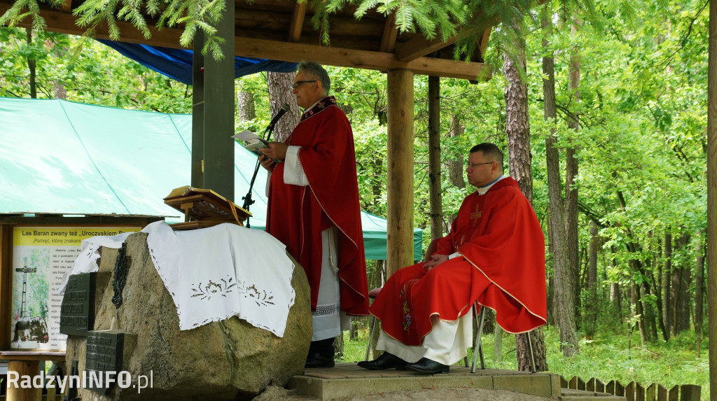 Uroczystość patriotyczna w lesie Baran