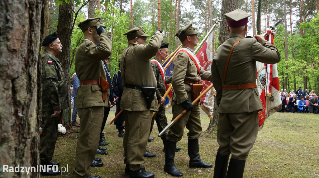 Uroczystość patriotyczna w lesie Baran